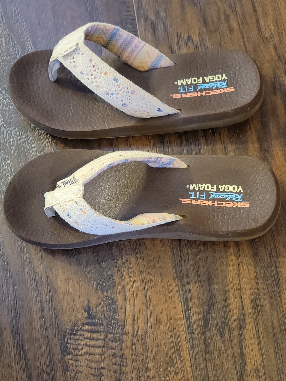 Skechers Womens Brown Flip-Flops with Cream Patterned Straps